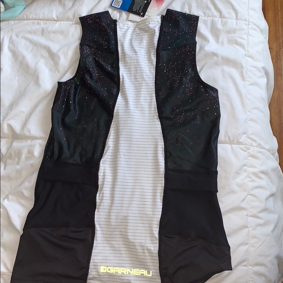 Sports top - Picture 3 of 3